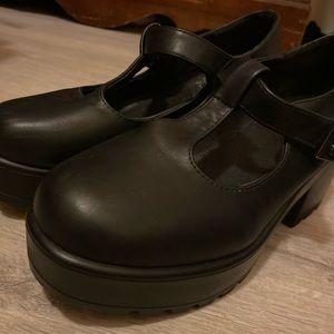 No name- cute platform Mary Jane (Wednesday shoes)